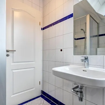 아파트 Ferienwohnung Sellin 3 *
